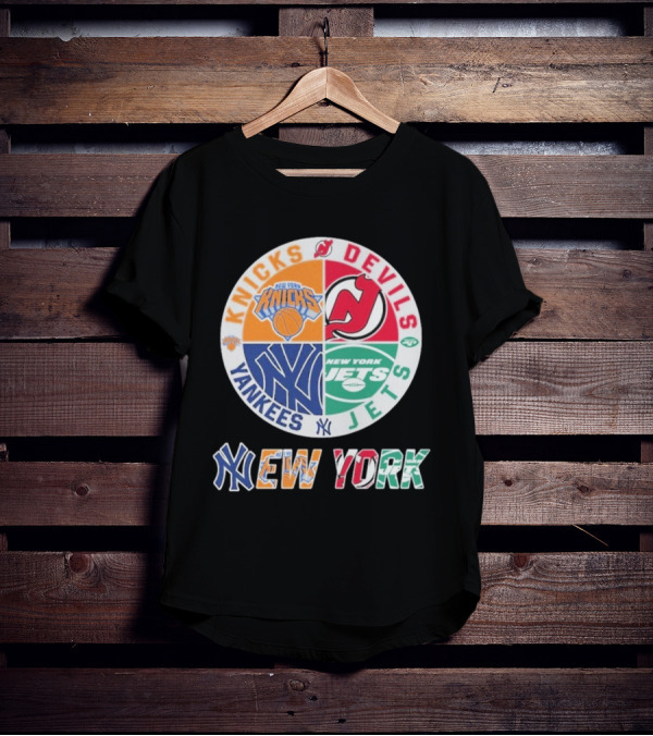 New York Knicks Yankees Jets Devils Circle New York T-Shirt