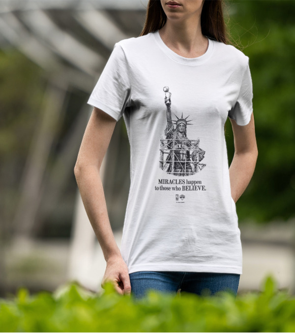 New York Miracles Happen To Those Who Believe Statue Of Liberty Basketball T-Shirt