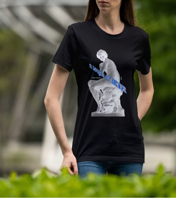 Nymph A Touch Of Iuter Collezione Primavera Estate 2025 Insieme Dal 2002 Statue T-Shirt