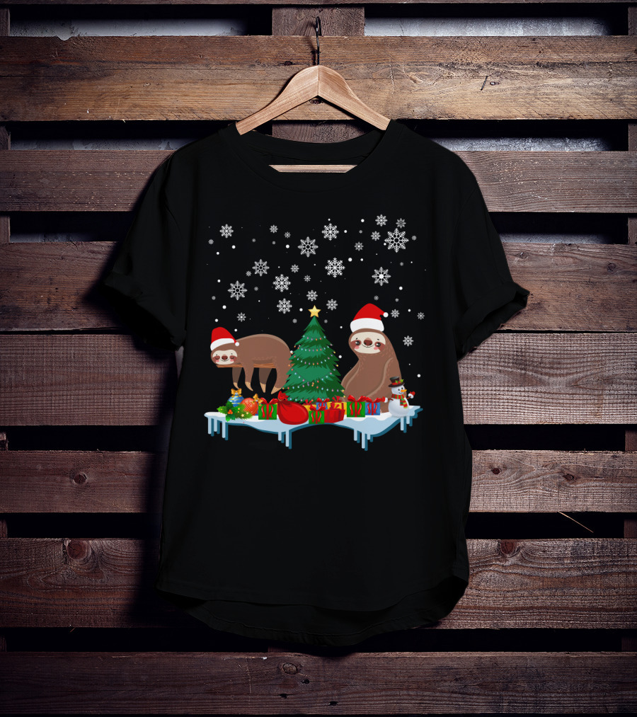 Sloth Merry Christmas Snowflakes Santa Hat Gifts Tree T-Shirt