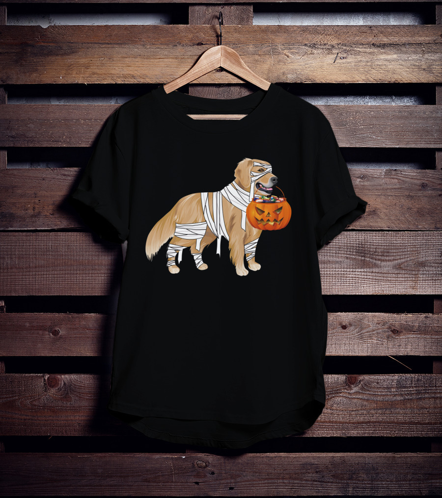Golden Retriever Mummy With Halloween Pumpkin Basket T-Shirt