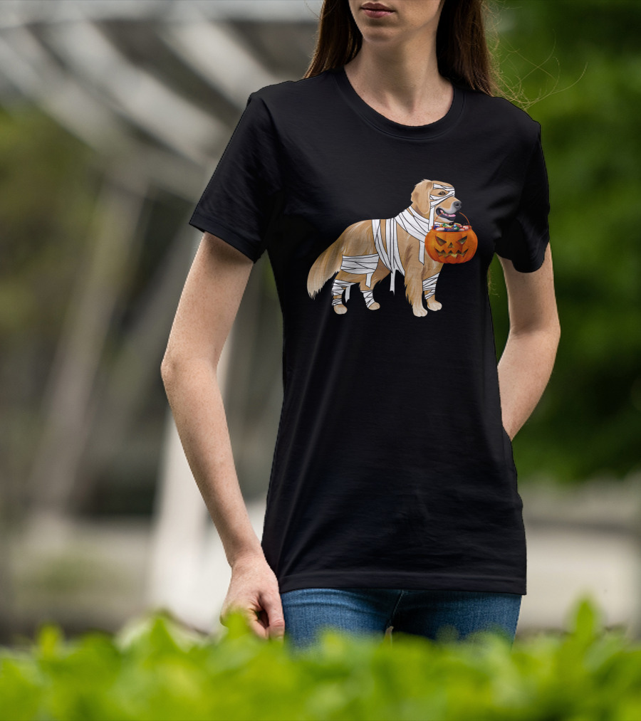 Golden Retriever Mummy With Halloween Pumpkin Basket T-Shirt