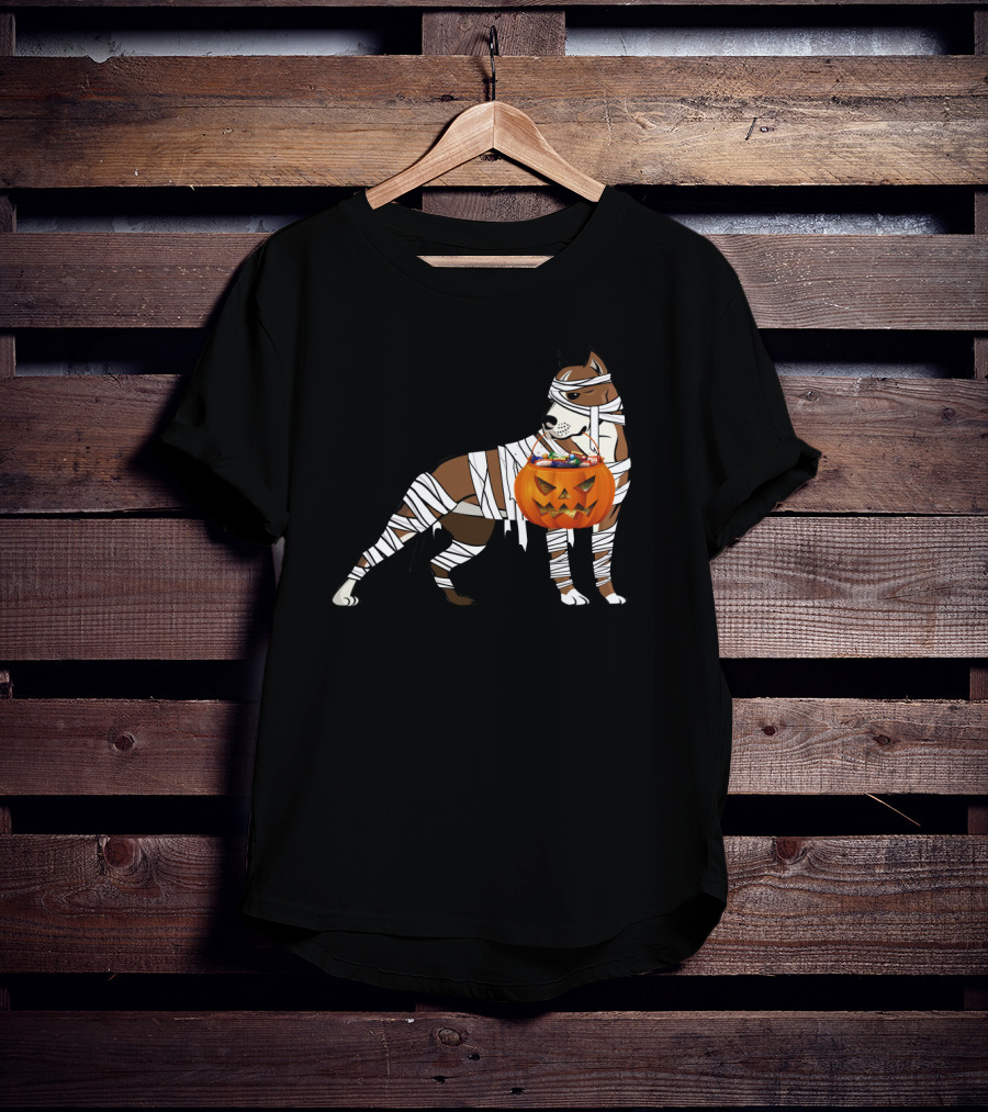 Halloween Mummy Wrapped Pitbull With Jack-O'-Lantern Pumpkin Basket T-Shirt