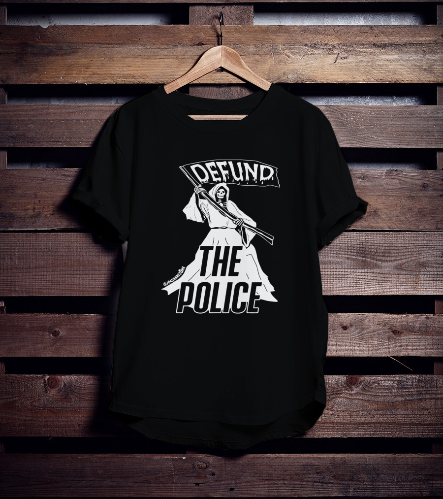 DEFUND THE POLICE Grim Reaper @tatunroe T-Shirt