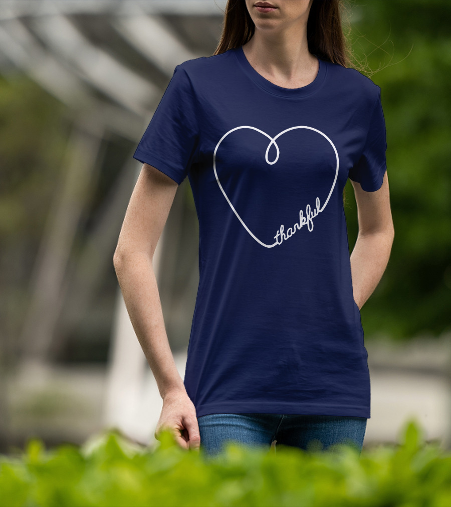 Thankful Script Heart Outline T-Shirt