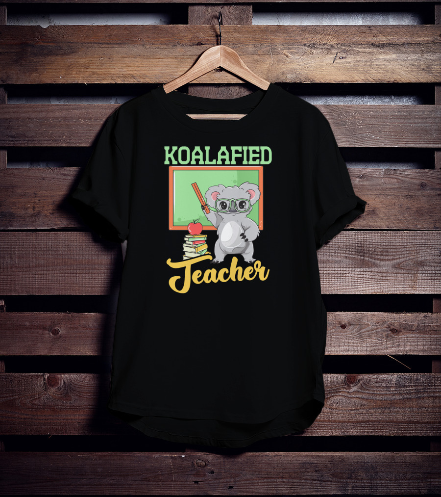 Koalafied Teacher Back To School Funny Koala Teacher Pun With Books And Blackboard T-Shirt