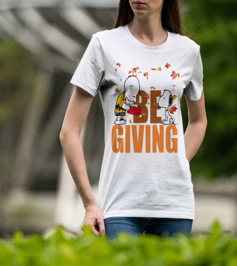 Charlie Brown And Snoopy Be Giving Thanksgiving Day Leaves T-Shirt