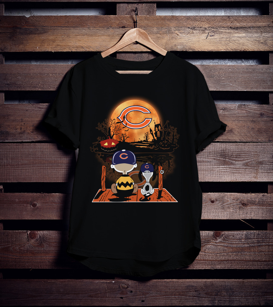 Charlie Brown Snoopy Chicago Bears Halloween Moon Scene T-Shirt