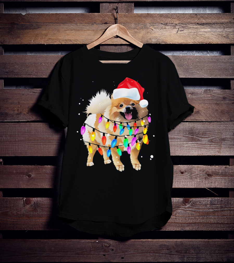 Pomeranian With Santa Hat And Colorful Christmas Lights T-Shirt