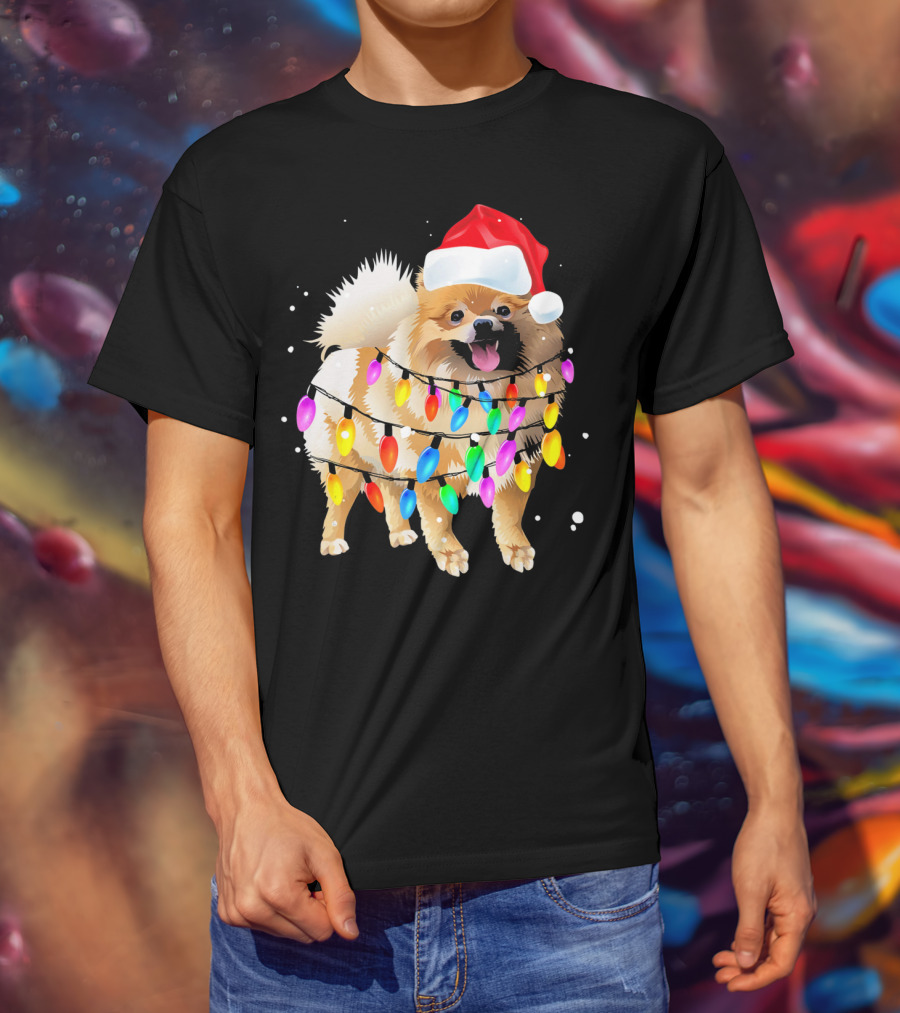 Pomeranian With Santa Hat And Colorful Christmas Lights T-Shirt