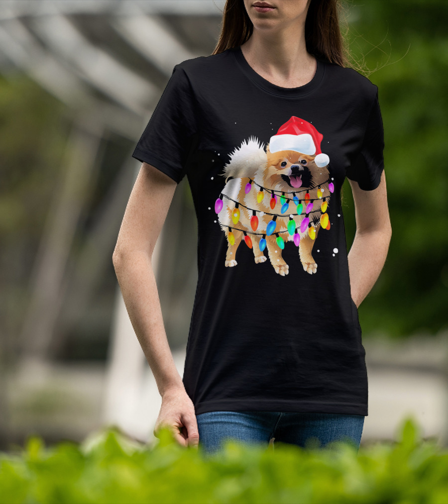 Pomeranian With Santa Hat And Colorful Christmas Lights T-Shirt