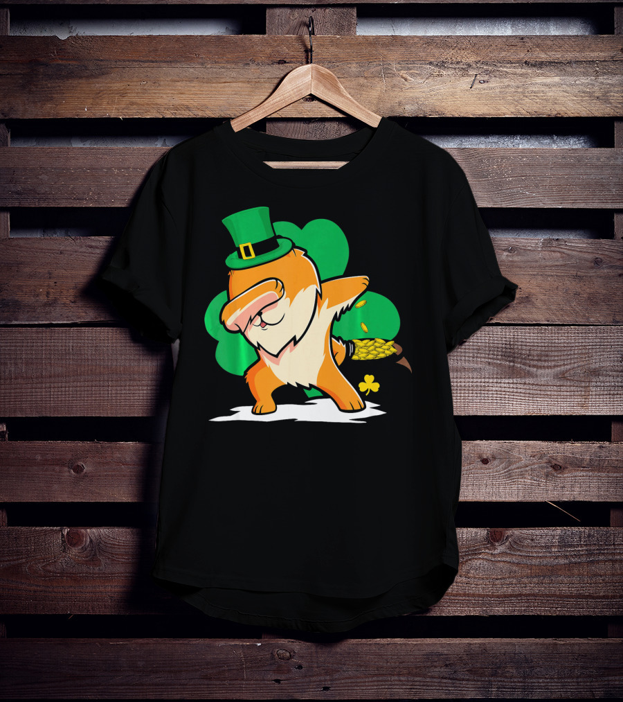 St Patrick's Day Dabbing Pomeranian With Leprechaun Hat And Shamrock T-Shirt