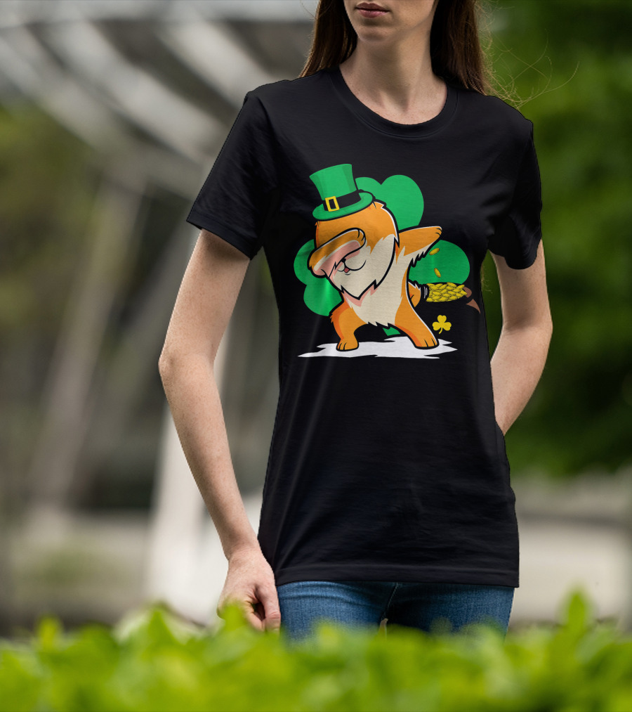 St Patrick's Day Dabbing Pomeranian With Leprechaun Hat And Shamrock T-Shirt