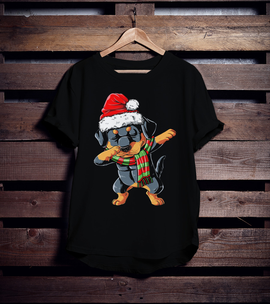 Dabbing Rottweiler Santa With Christmas Hat And Scarf T-Shirt