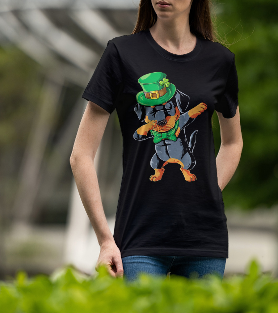 Rottweiler Dabbing Green Leprechaun Hat St Patrick's Day Bow Tie T-Shirt