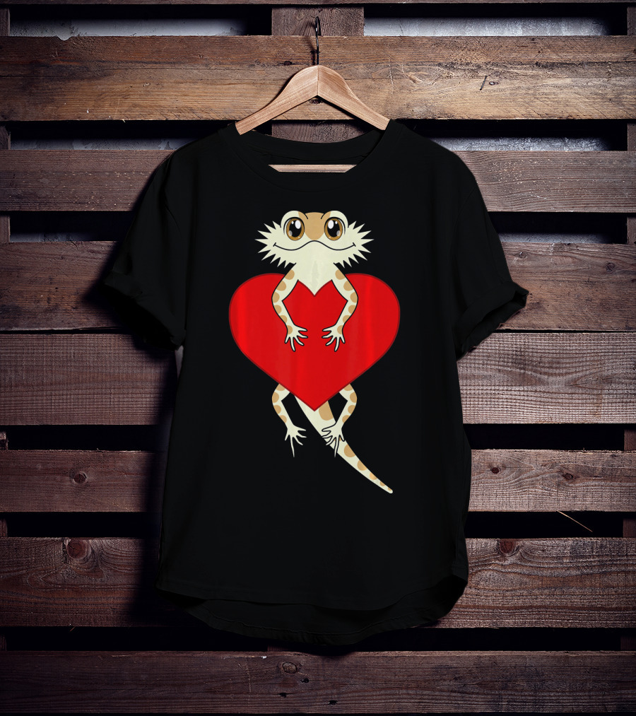 Cute Cartoon Bearded Dragon Hugging Heart Valentines T-Shirt