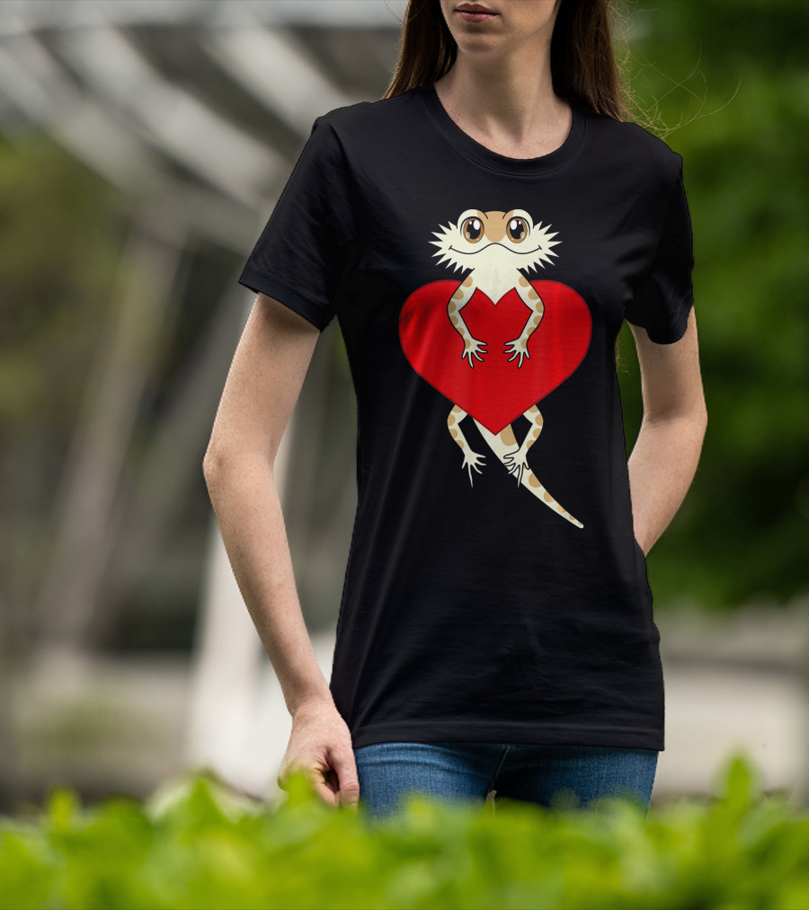 Cute Cartoon Bearded Dragon Hugging Heart Valentines T-Shirt