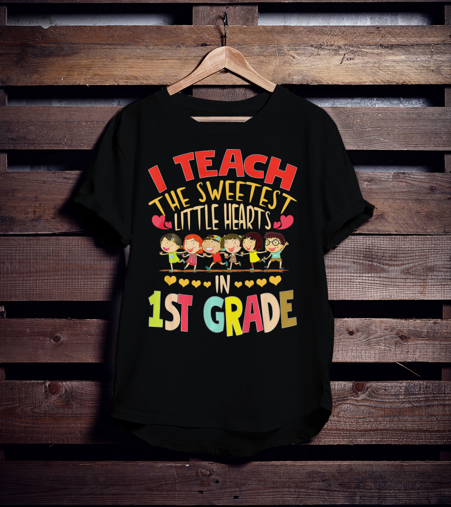 I Teach The Sweetest Little Hearts In 1st Grade T-Shirt