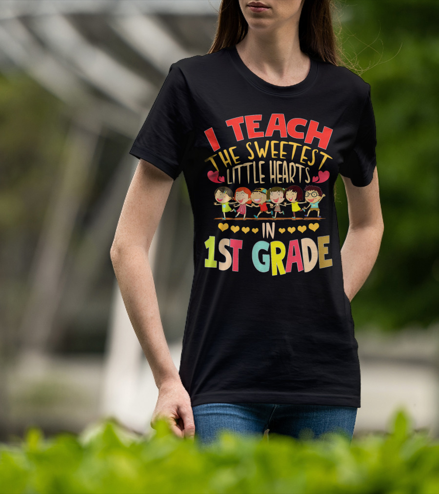 I Teach The Sweetest Little Hearts In 1st Grade T-Shirt