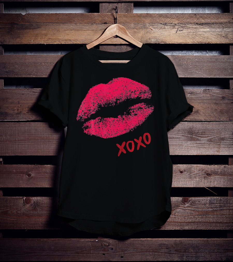 Kiss Lips Xoxo Valentine Day Fun Red Lips Xoxo T-Shirt