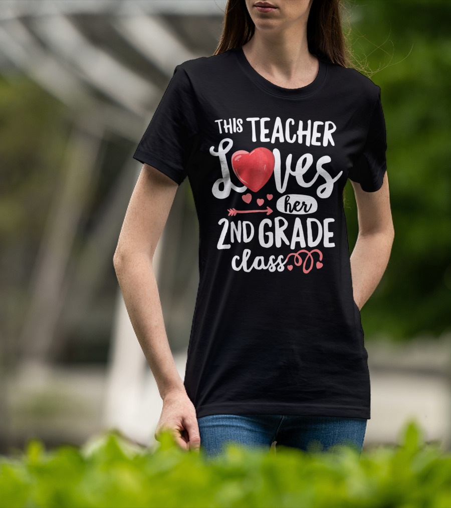 This Teacher Loves Her 2nd Grade Class With Heart And Arrow Elements T-Shirt