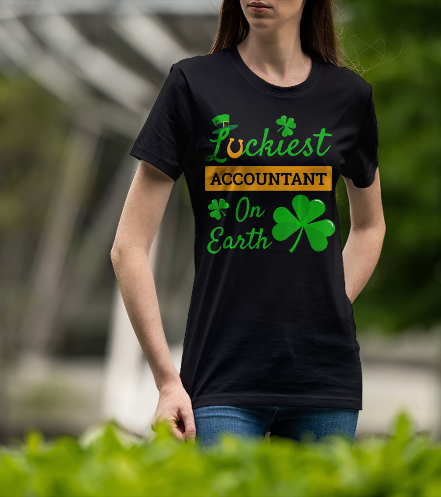 Luckiest Accountant On Earth St Patricks Clover Hat Shamrock T-Shirt