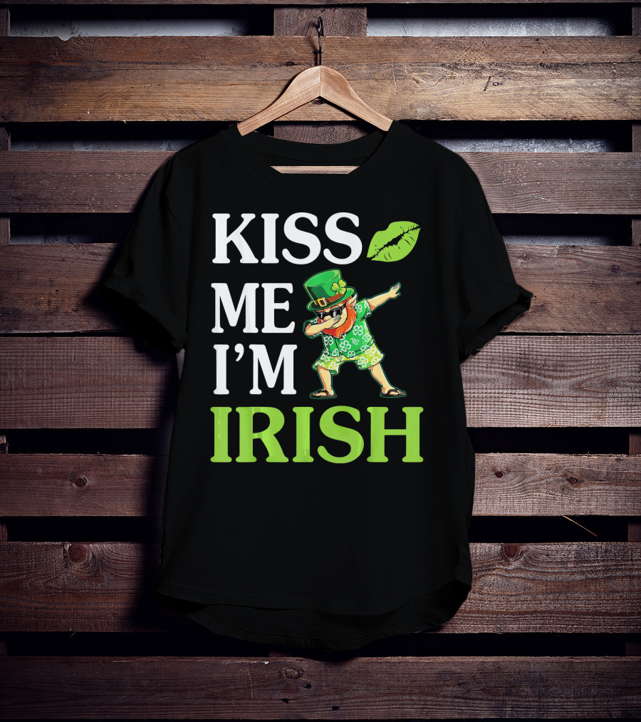Kiss Me I'm Irish Leprechaun Dabbing Green Hat And Beard T-Shirt