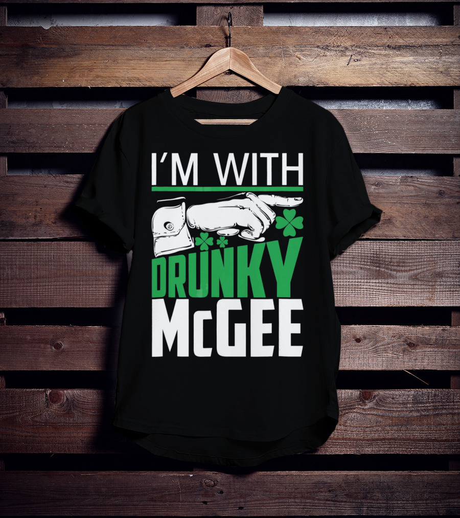 I'M WITH DRUNKY MCGEE St. Patrick's Day Shamrock Arrow T-Shirt