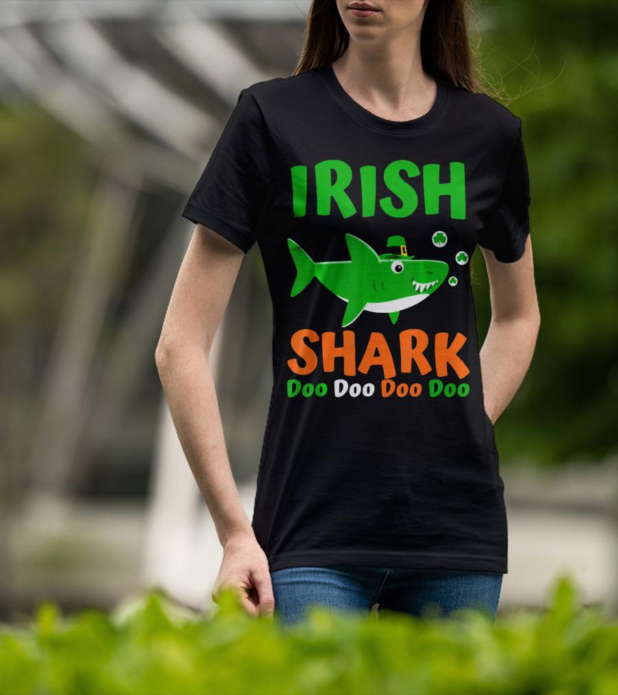 Irish Shark Doo Doo Doo Leprechaun Hat And Shamrocks T-Shirt