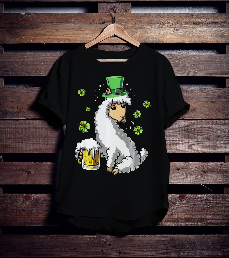 Leprechaun Llama Alpaca St Patrick's Day Beer Holding Clover Shamrock T-Shirt