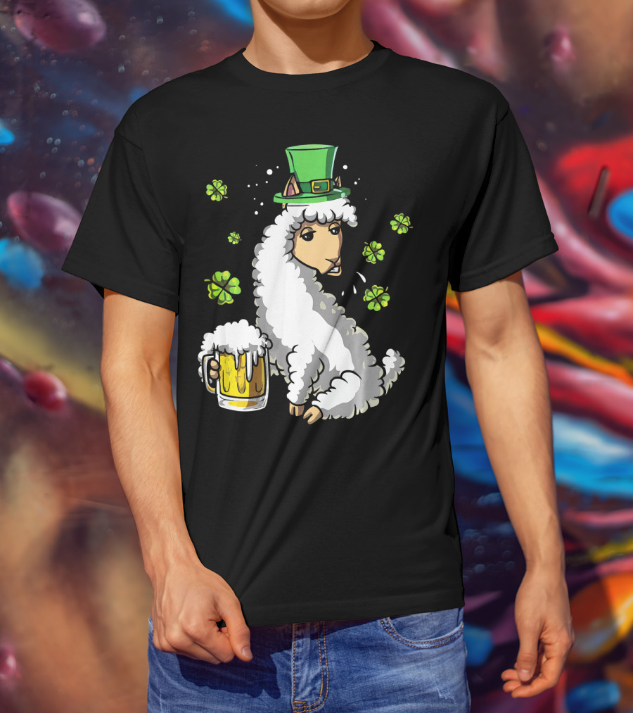 Leprechaun Llama Alpaca St Patrick's Day Beer Holding Clover Shamrock T-Shirt