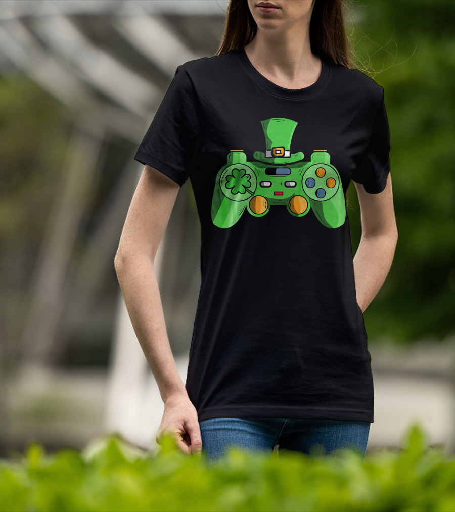 St Patrick's Day Gamer Controller With Shamrock And Hat T-Shirt
