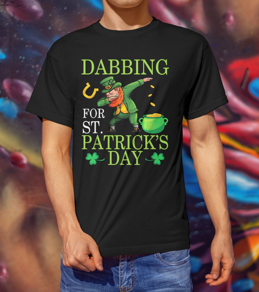 Dabbing Leprechaun Sprinkling Gold For St. Patrick's Day T-Shirt