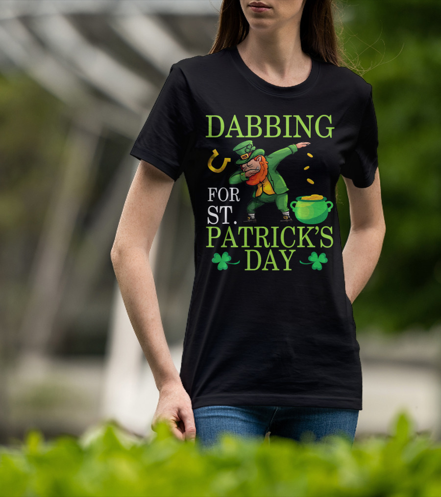 Dabbing Leprechaun Sprinkling Gold For St. Patrick's Day T-Shirt