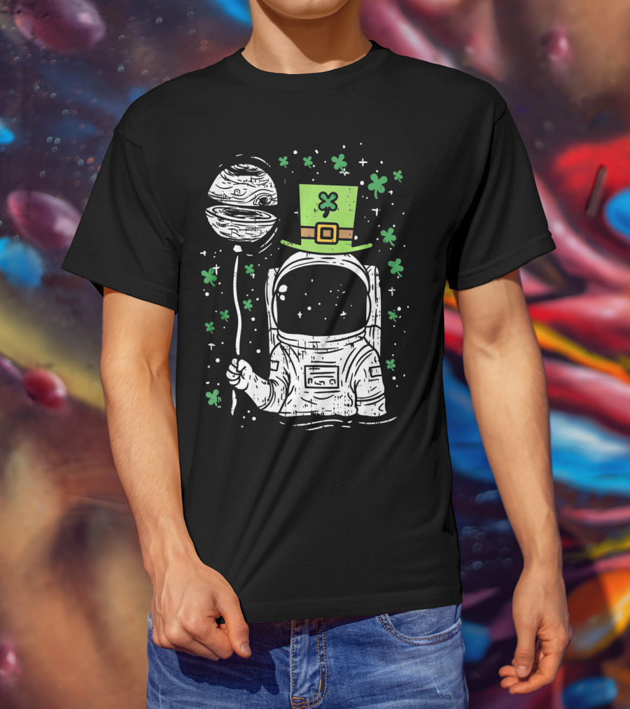 Irish Astronaut Holding Planet Balloon With Shamrocks And St Patrick's Hat T-Shirt