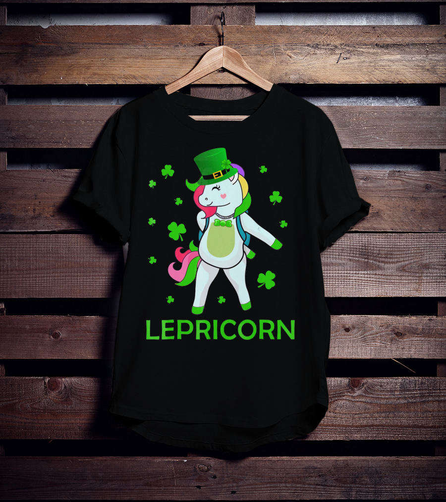 St Patricks Day Flossing Lepricorn Irish Unicorn With Green Hat And Shamrocks T-Shirt