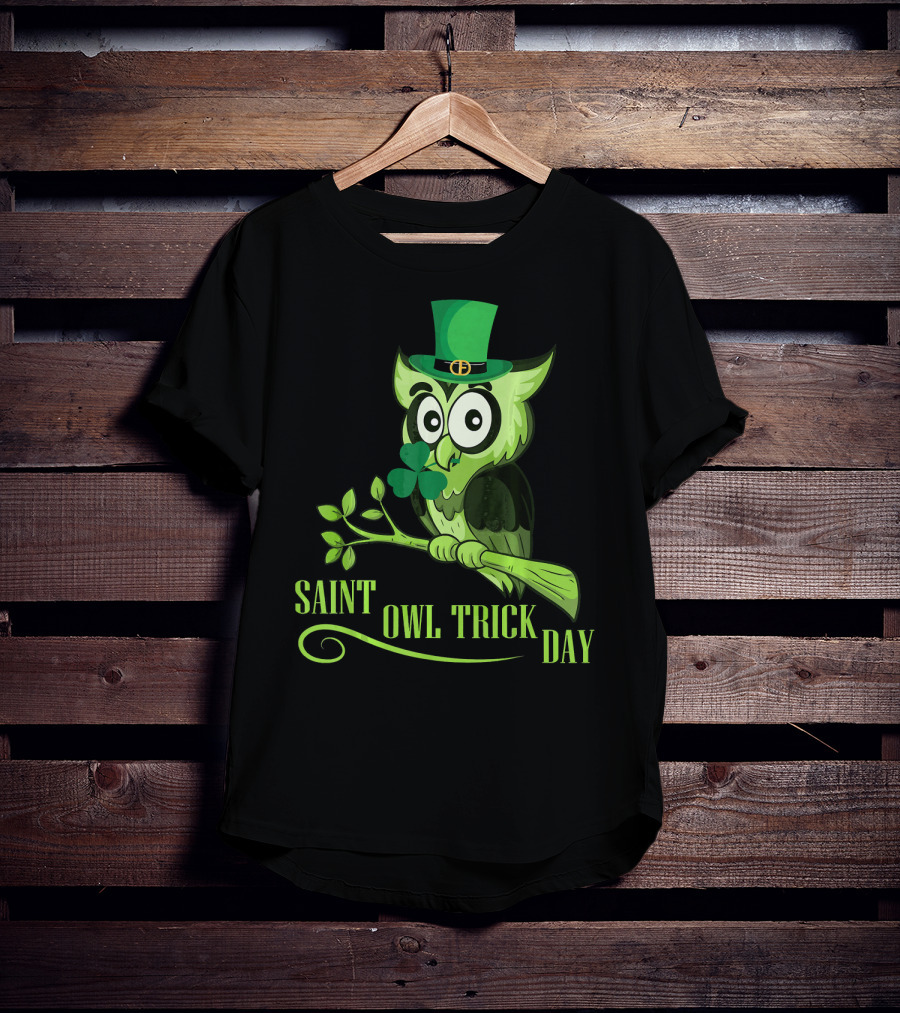 Saint Owl Trick Day Owl With Leprechaun Costume And Shamrock On Tree T-Shirt