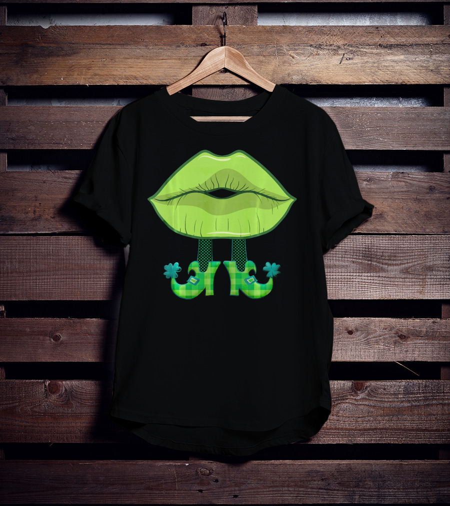 Kiss Lips Green Leprechaun Shoes Plaid Pattern St. Patrick's Day T-Shirt