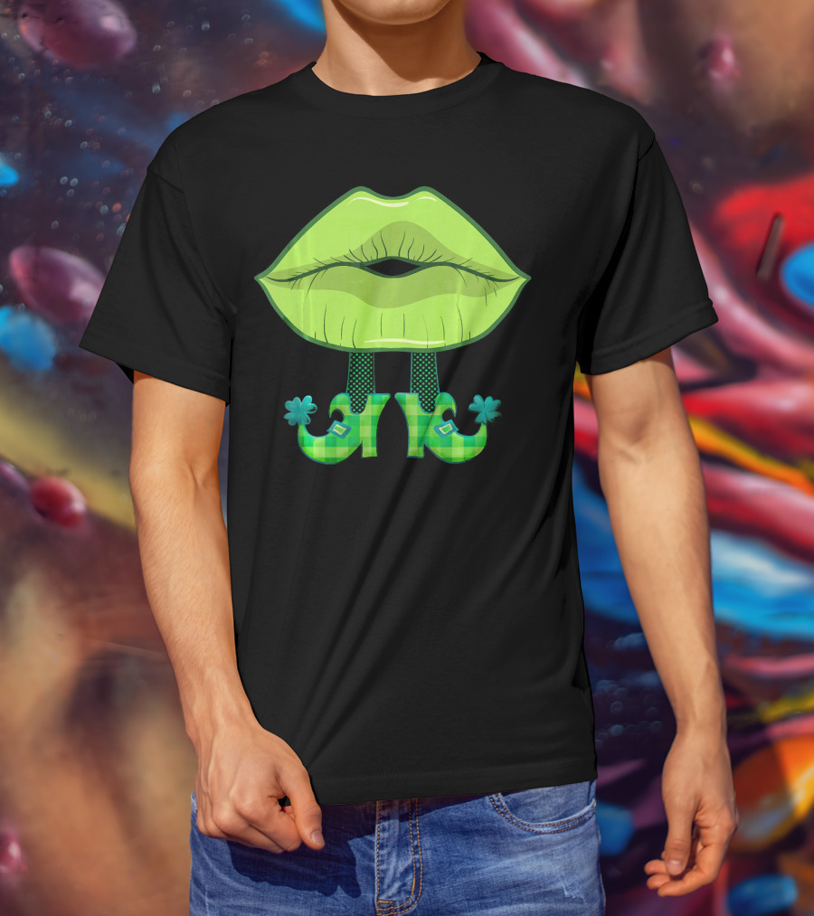 Kiss Lips Green Leprechaun Shoes Plaid Pattern St. Patrick's Day T-Shirt