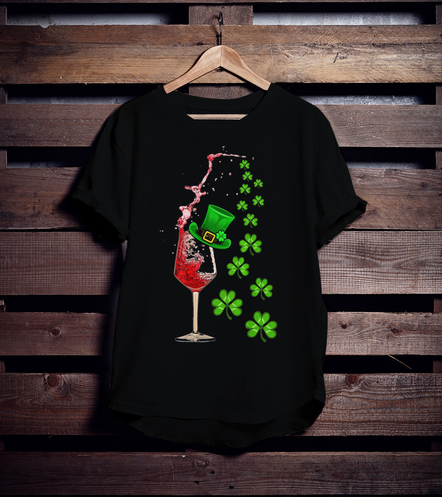 St Patricks Day Wine Glass Splash With Shamrocks And Top Hat T-Shirt
