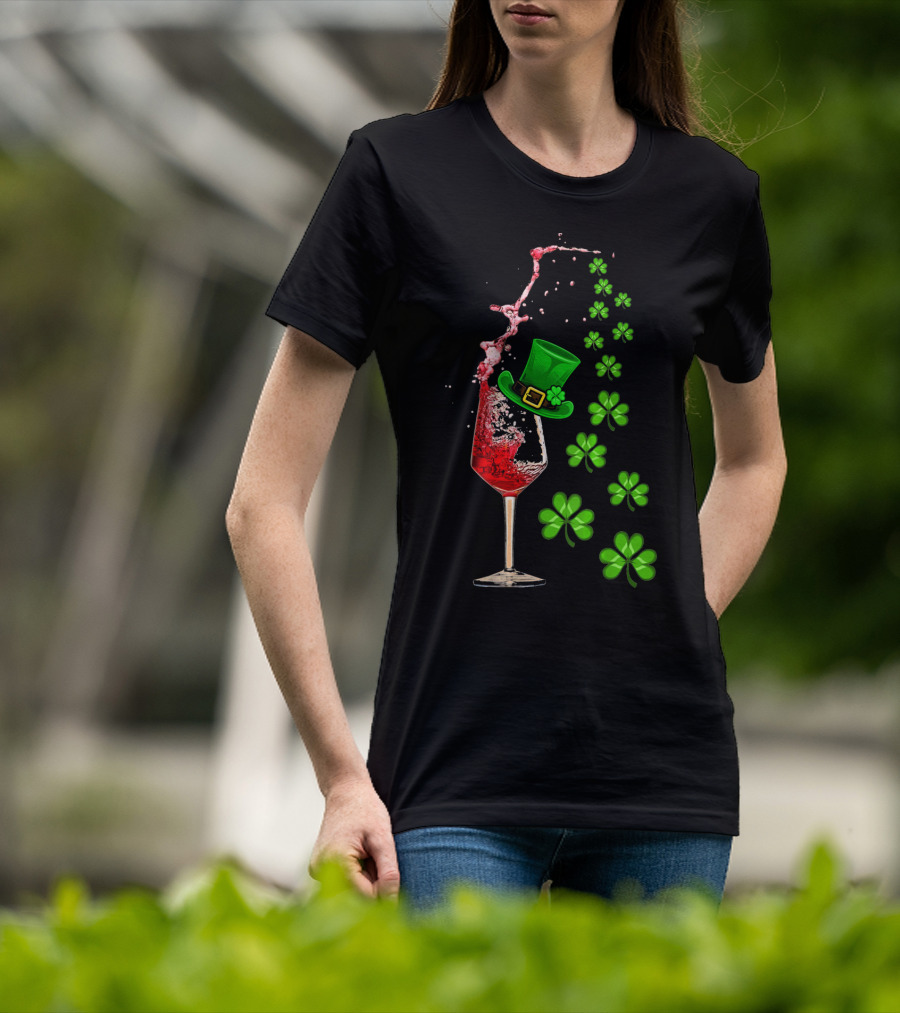 St Patricks Day Wine Glass Splash With Shamrocks And Top Hat T-Shirt