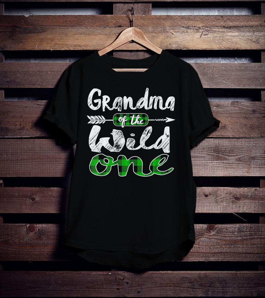 Grandma Of The Wild One Irish Green Plaid Arrow T-Shirt