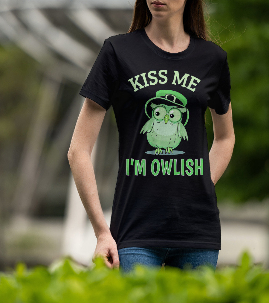 Kiss Me I'm Owlish Irish Owl With Leprechaun Hat T-Shirt