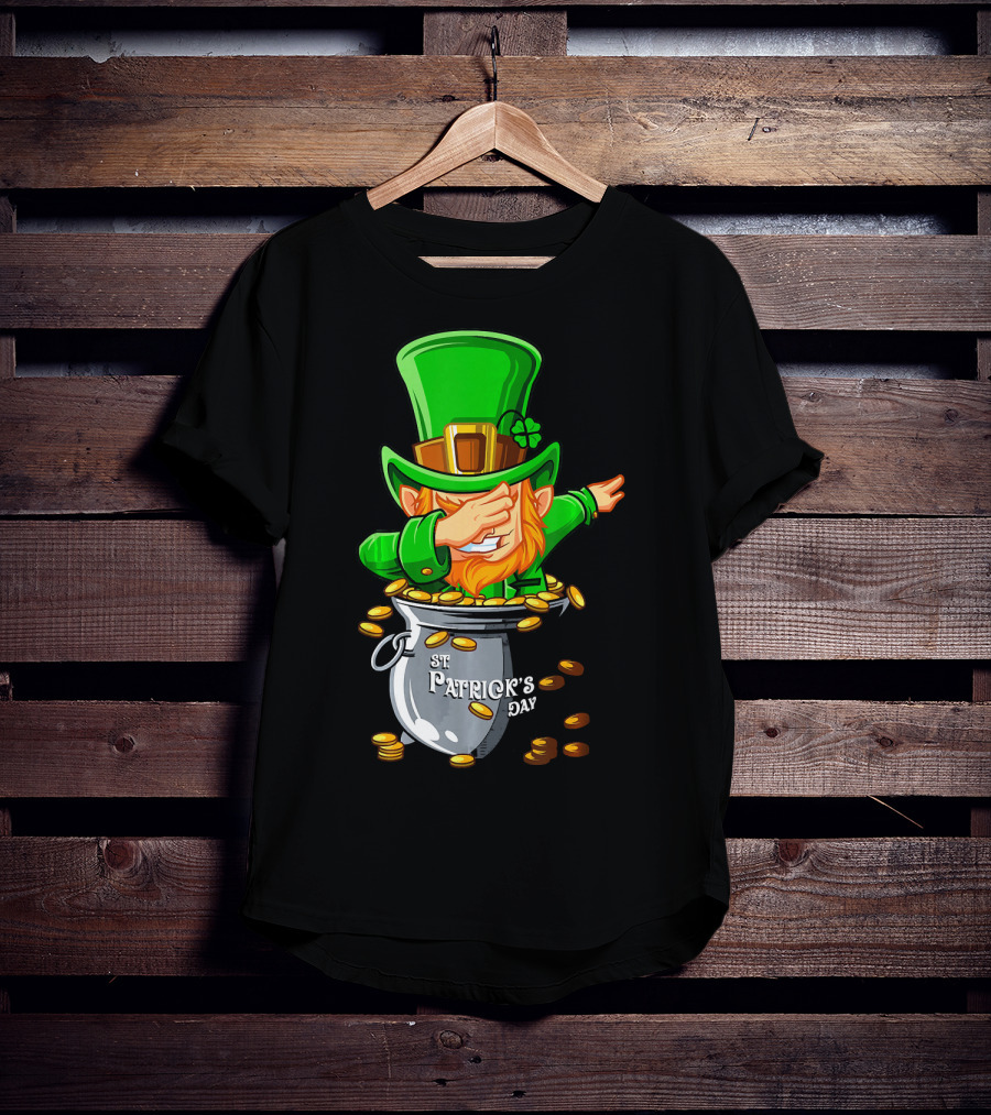 St Patrick's Day Dabbing Leprechaun With Pot Of Gold T-Shirt