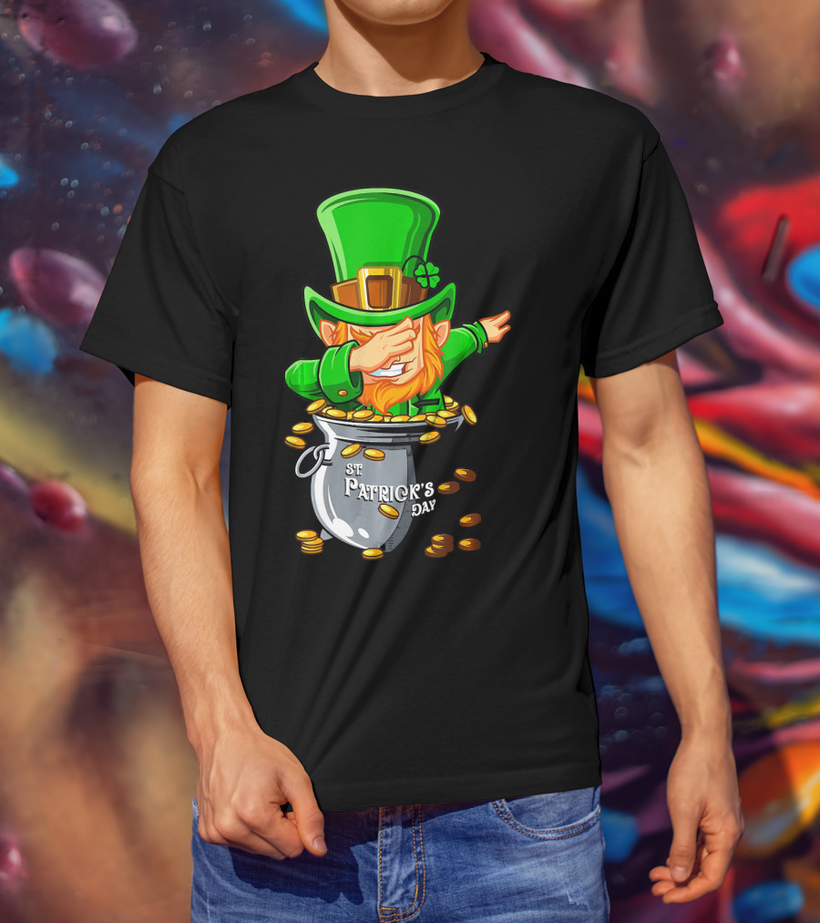 St Patrick's Day Dabbing Leprechaun With Pot Of Gold T-Shirt