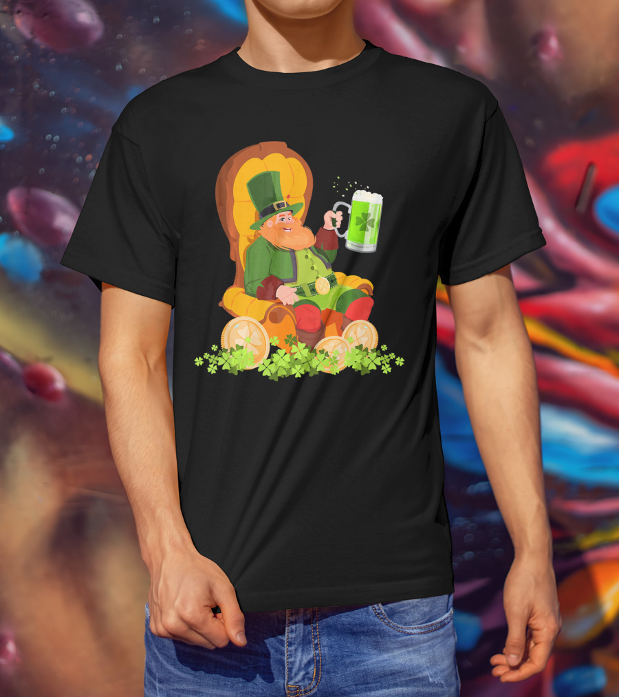 Leprechaun On Throne With Beer And Shamrocks St Patrick's Day T-Shirt