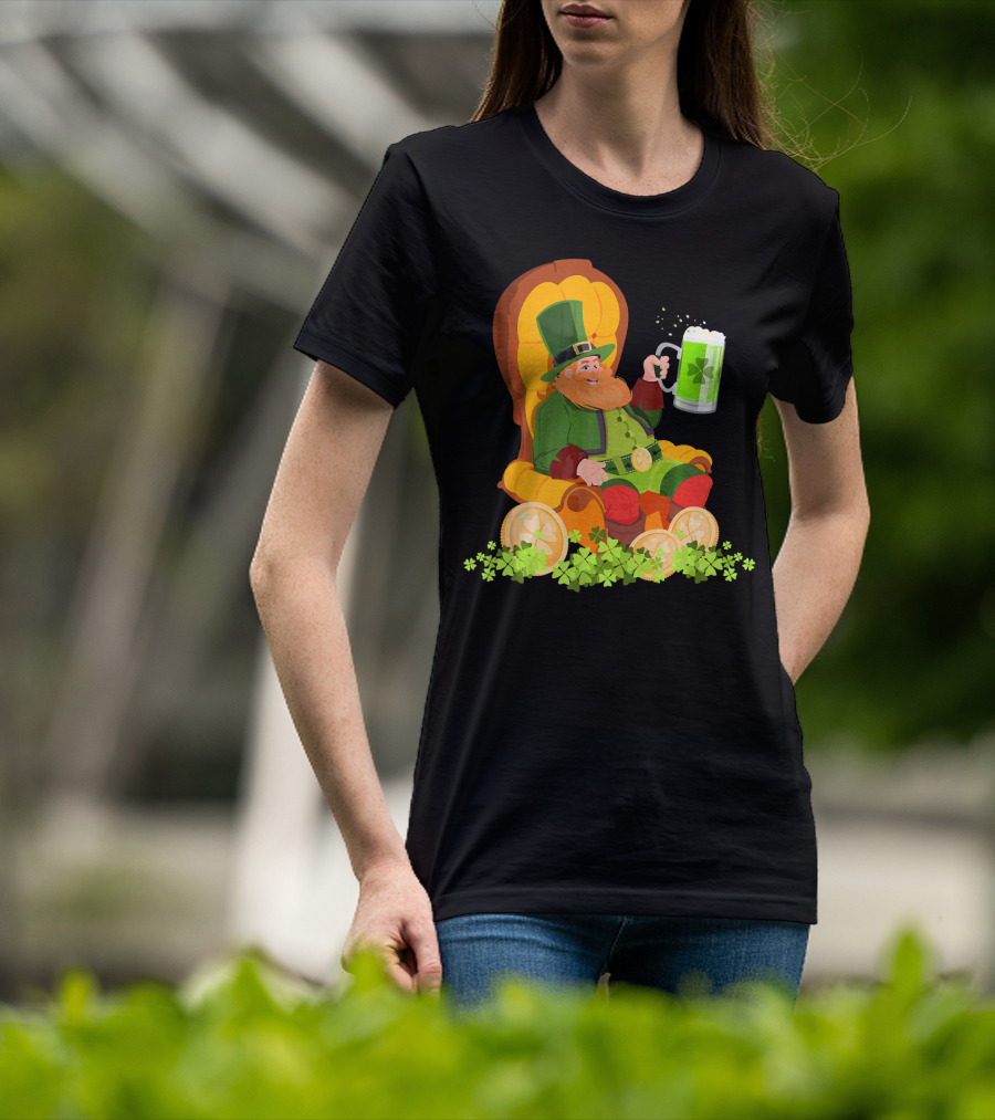 Leprechaun On Throne With Beer And Shamrocks St Patrick's Day T-Shirt