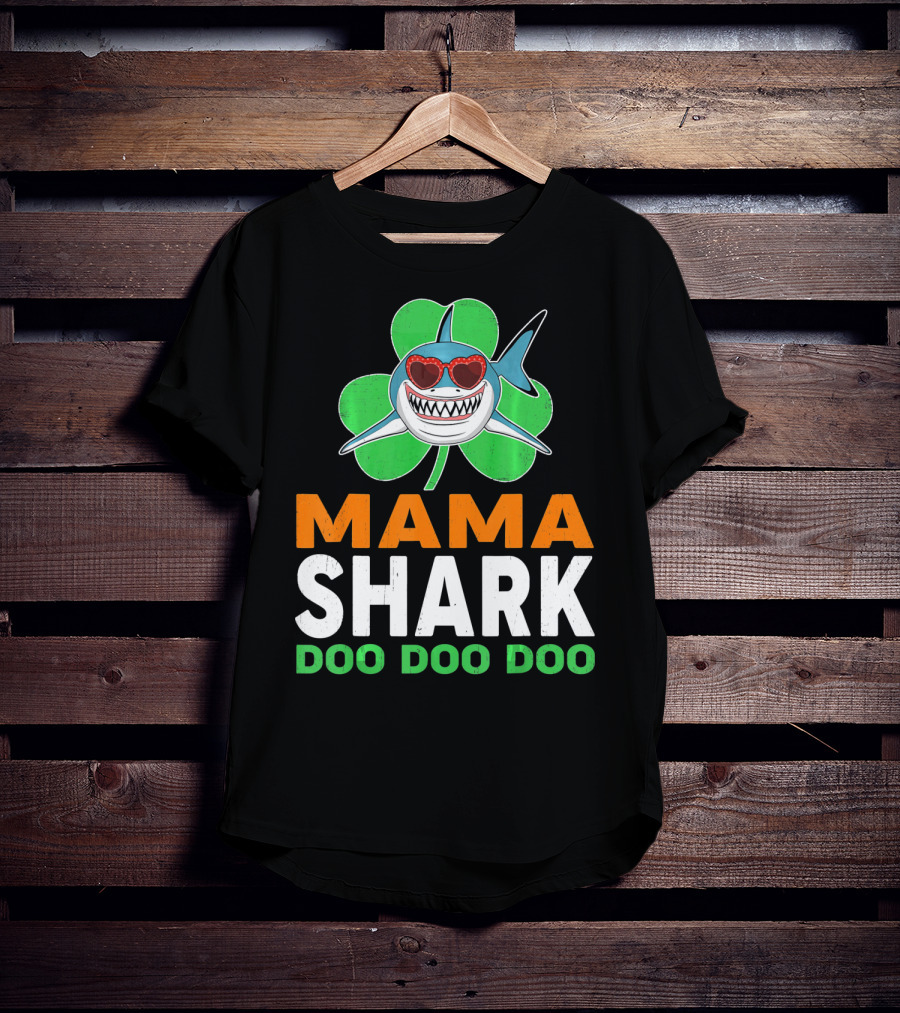 Mama Shark Doo Doo Doo St Patricks Day Shamrock T-Shirt