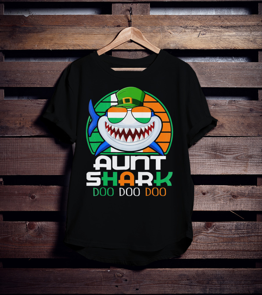 Aunt Shark Doo Doo Doo Funny St. Patrick's Day Irish Flag And Hat T-Shirt