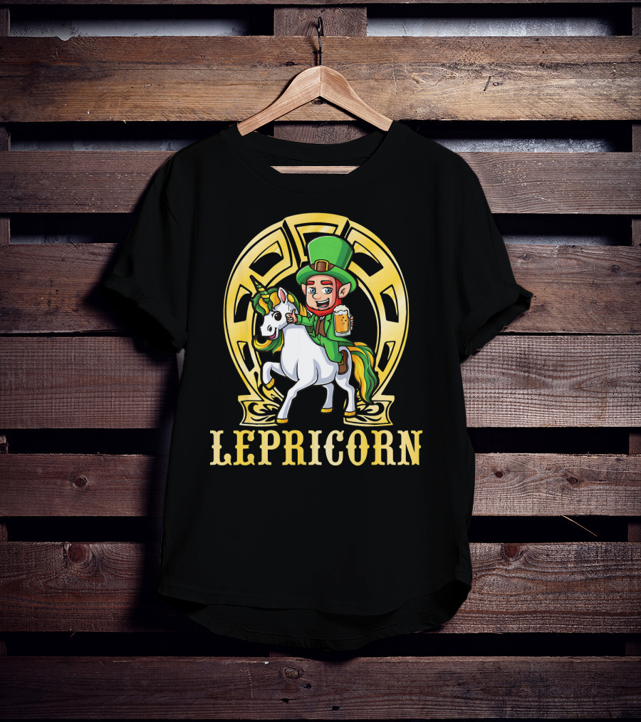 LEPRICORN Leprechaun Riding Unicorn Drinking Beer T-Shirt